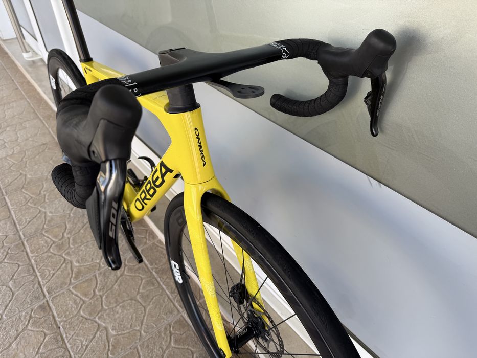 Bicicleta de estrada mudanças electricas- rodas em carbono