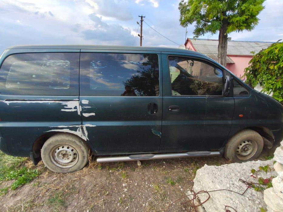 Автомобиль HYUNDAI H200