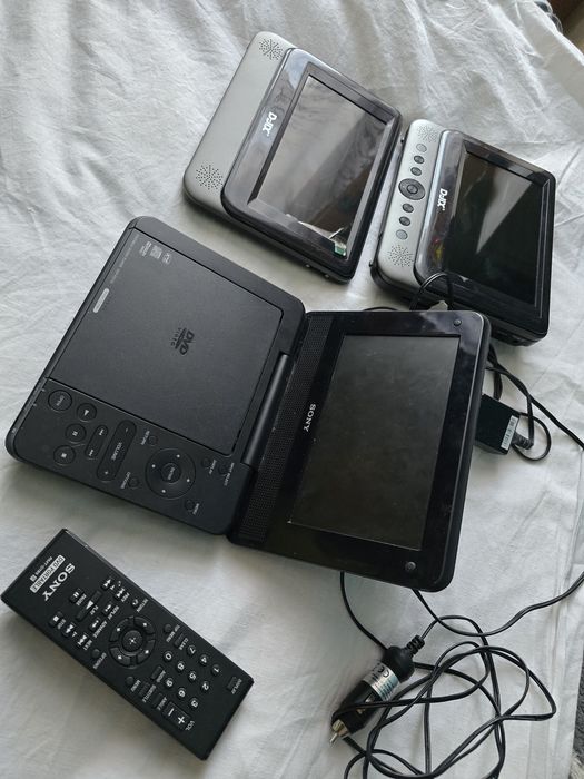 DVD przenośne monitory  na zagłówki DIVX MP3