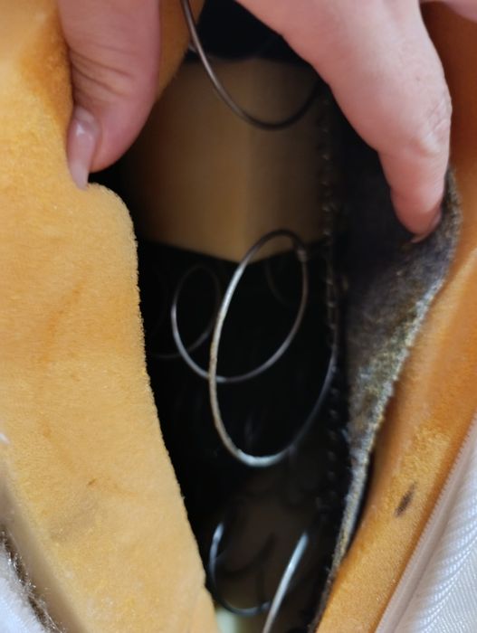 Матрац молочного кольору