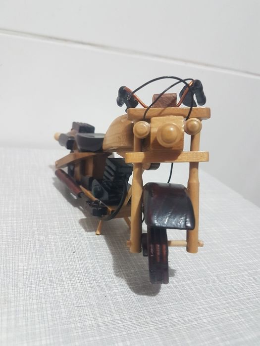 Nowy motor zabawka drewniany