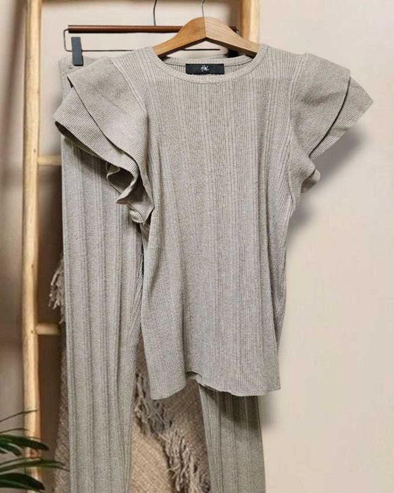 Костюм в рубчик трикотажный с воланами H&L, р. S/M