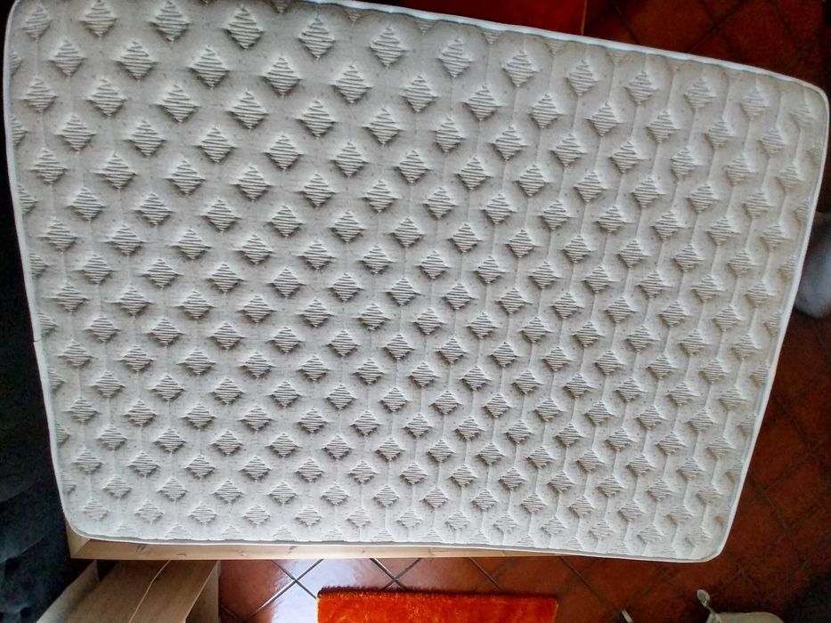 Cama Ikea + Colchão ortopédico