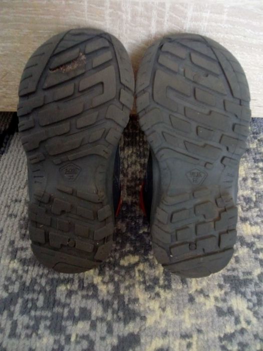 Dziecięce buty Quechua r.22 Stan bardzo dobry