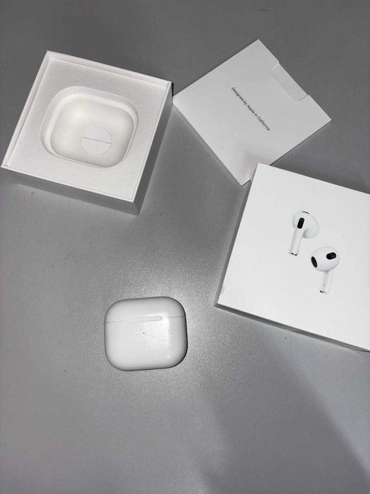 Apple AirPods (3rd generation)