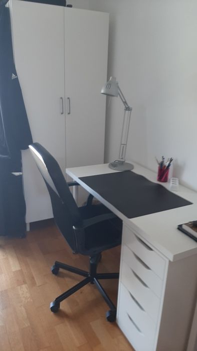 Aluga quarto estudante Nova SBE Carcavelos