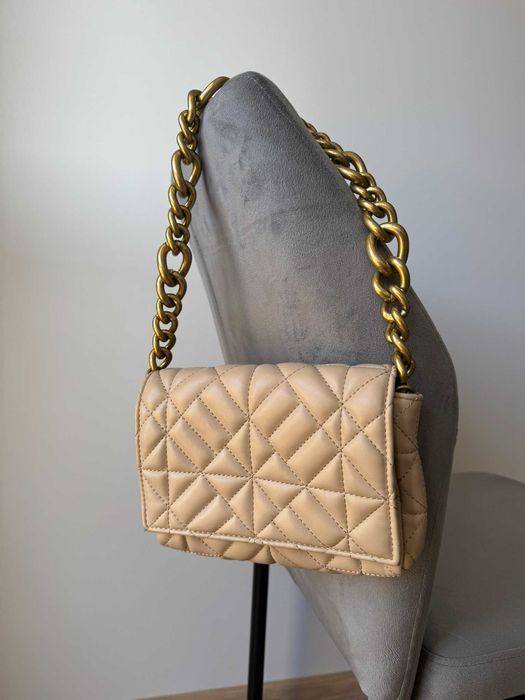 beżowa torebka ZARA listonoszka łańcuch