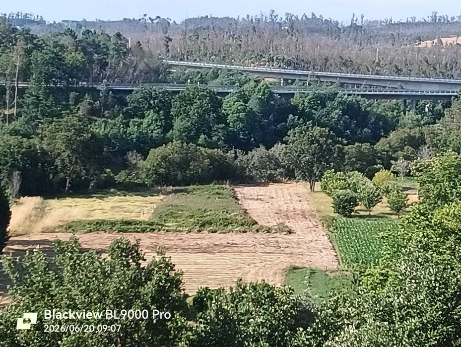 Vendo Terreno, com excelente área e várias possibilidades de construção . Já tem projeto aprovado.