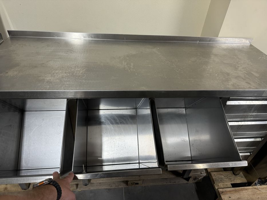 Bancada com deposito para pão etc  e gavetas / escaparate inox