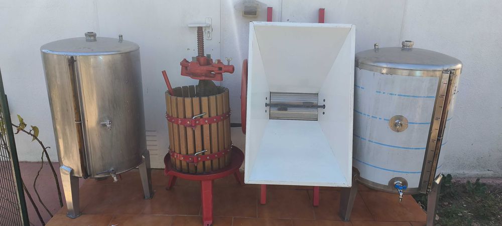 Vendo conjunto de equipamentos para produção de vinho.
