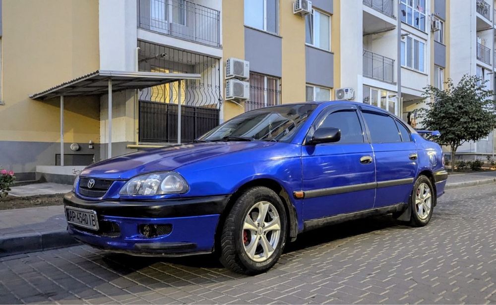Продам Тойоту Авенсис т22/1.6/газ-бензин