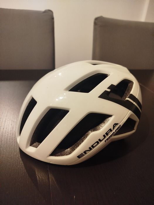 Vendo capacetes usados
