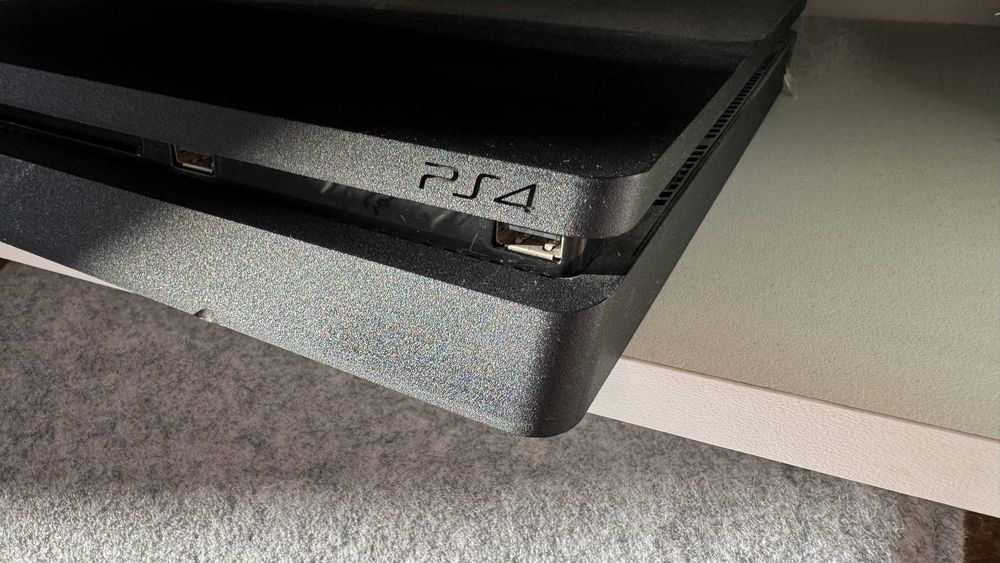 Zestaw Playstation 4 Slim 1TB – 15 gier + 2 pady DualShock 4 | Rynkowa wartosść: 1 000 zl+