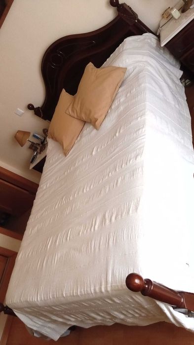 Cama de casal com estrado