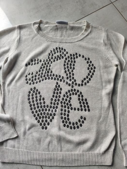 Sweter z ozdobnymi dżetami