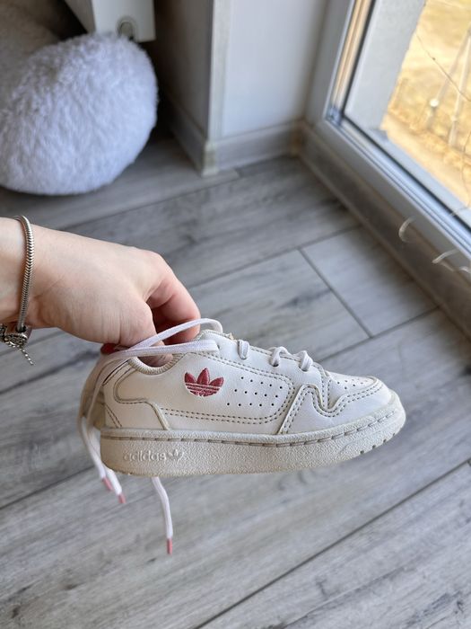 Кросівки adidas 22 розмір