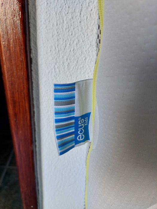 Colchão para cama de bebé