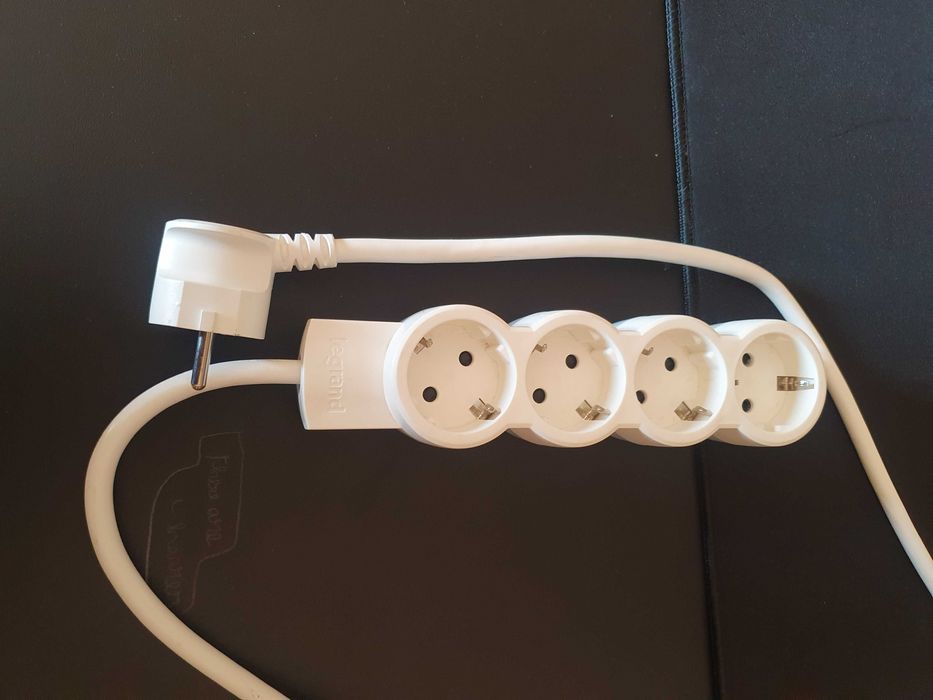 Extensão elétrica LEGRAND 4 tomadas 5 metros