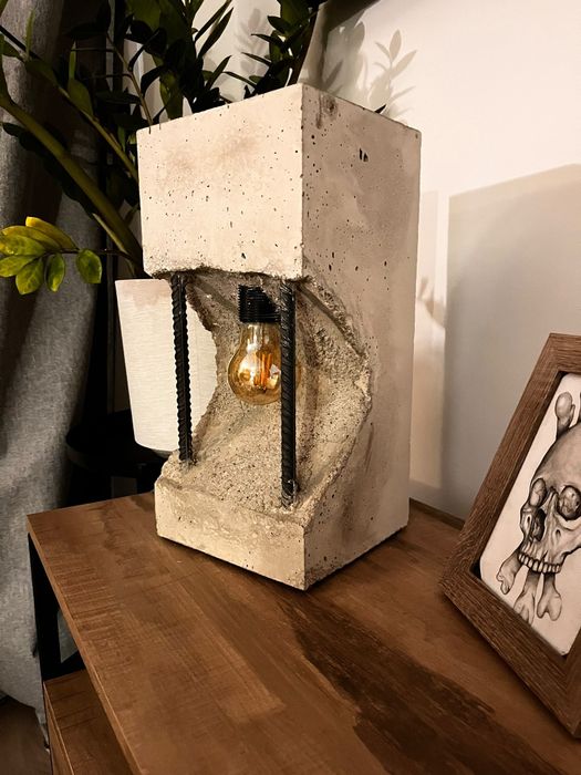 Lampa betonowa w stylu industrialnym