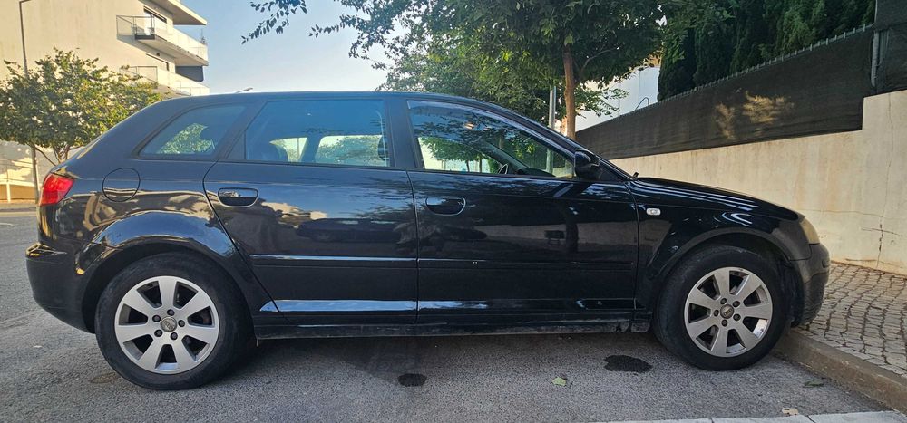 Audi A3 Sportback 1.6 FSI - 115cv - Muito bem estimado