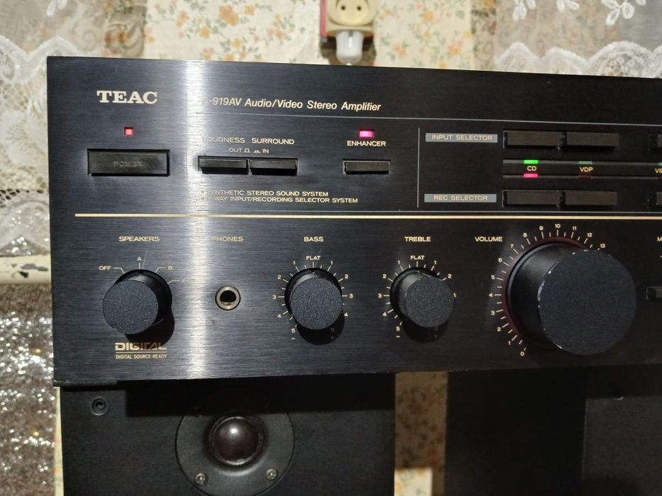 Комплект акустика + підсилювпч  TEAC  A-919AV