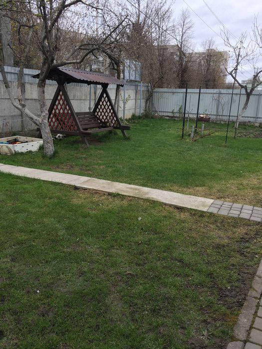ПРОДАЖ 1/2 будинку під комерційну діяльність