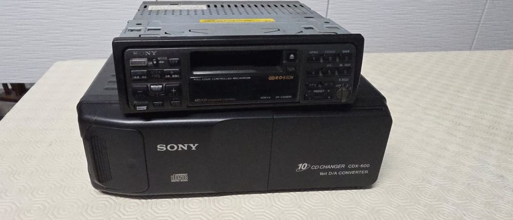 Rádio e Caixa CD Sony CDX-800