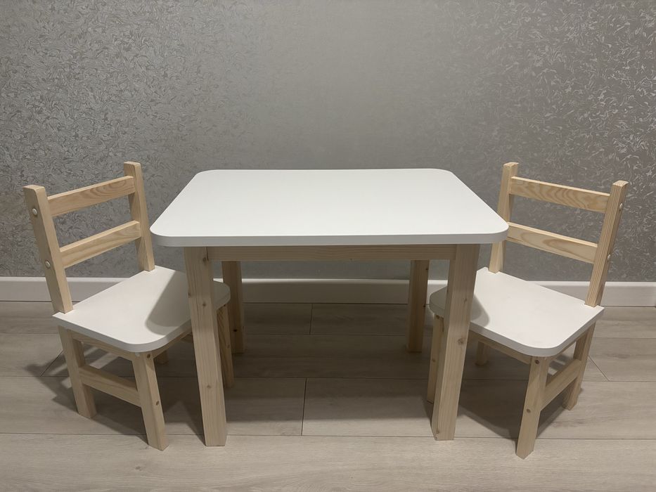 Дитячий столик та 2 стільці. Дитячий стіл та діа стільчики