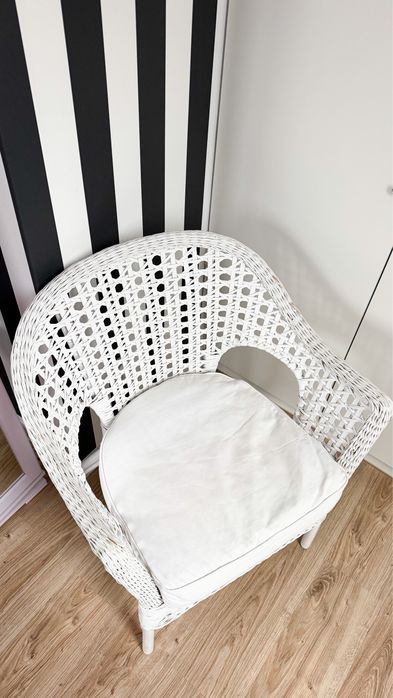 Fotel wiklinowy IKEA bialy