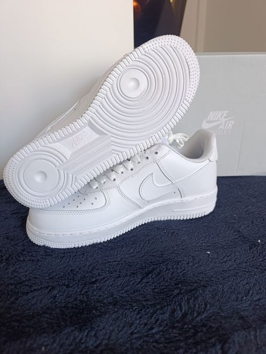 Nike Air Force 1 White – Rozmiar 42 / Stan Nowy
