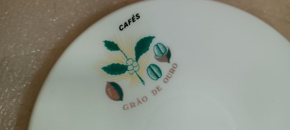 10 conjuntos antigos de chávenas de café