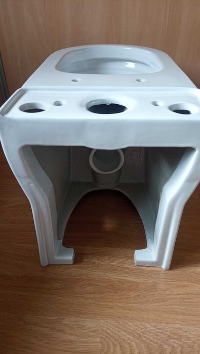 Elegancki WC Kompakt z wbudowaną małą umywalką marki Aqualine 2 in 1