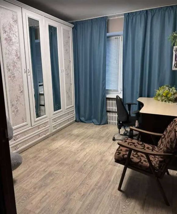 3 кім 65 м2 СЕРЕДНІЙ поверх багатоповерхівки ТОПОЛЬ (718758)