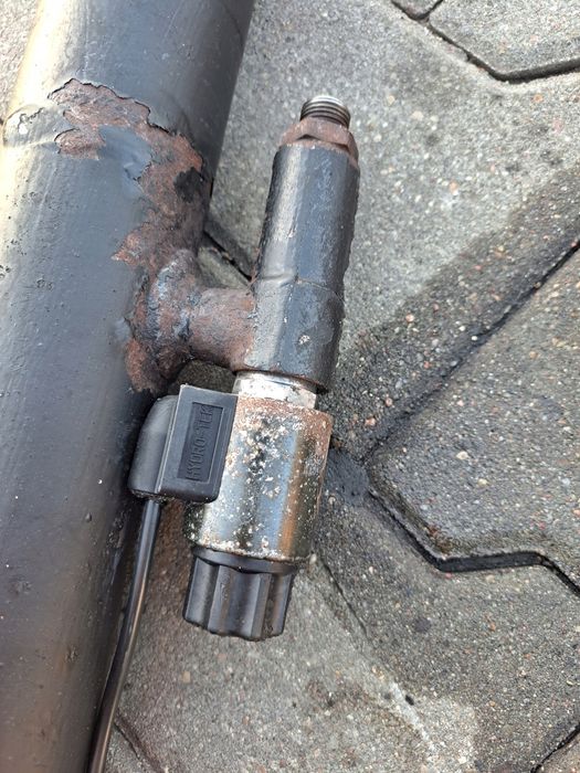 Siłownik Klapy załadowczej Windy Bar Cargolift