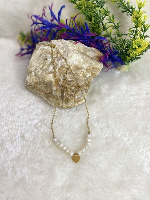 Colar feminino prateado e dourado