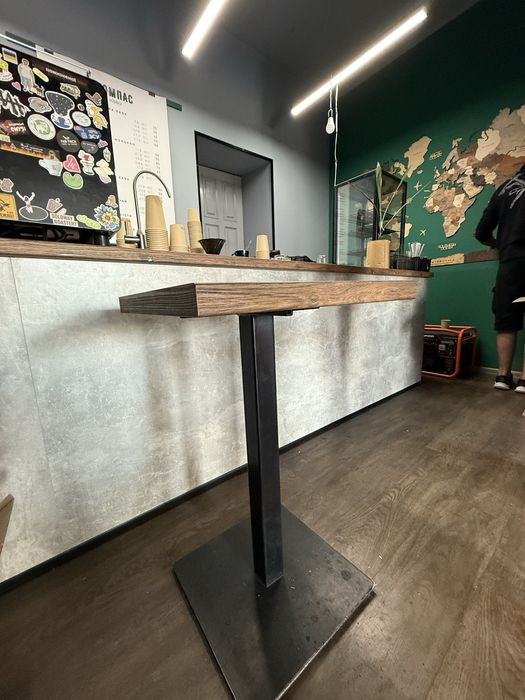 Продам укомплектовану барну стійку для кафе.