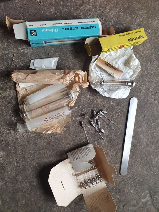 Шприци старі як на фото