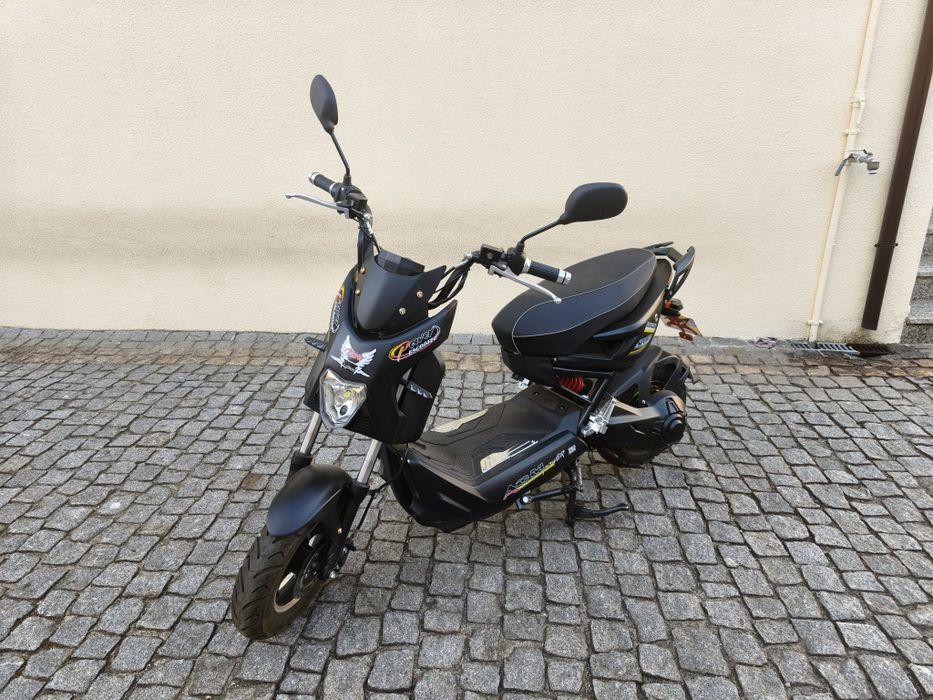 Scooter Elétrica ACM Power 
Não necessita de Carra de condução 
Uma das mais potentes e robustas elétricas do mercado .
Autonomia até 65km