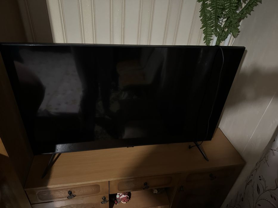 Телевізор Samsung 8 series TU8000 class smart tvCrystal UHD 50 120 см.