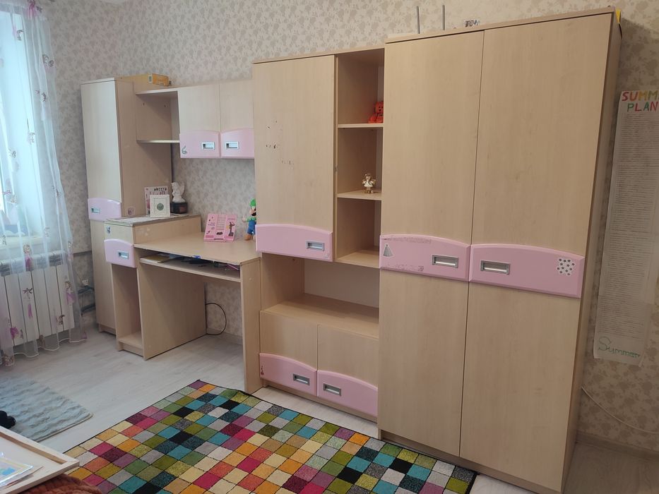 Меблі в кімнату для дівчинки