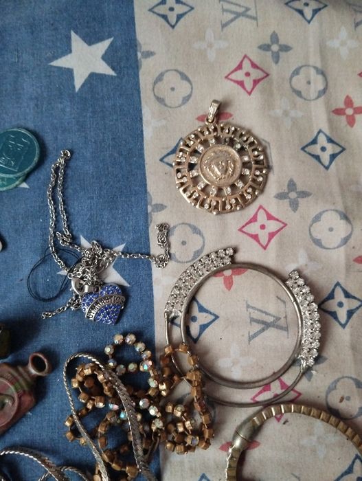 Продам разную бижутерию, цена за всё.