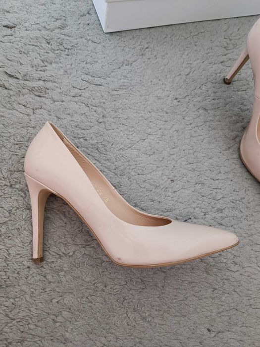 Szpilki pudrowy róż primamoda lakierowane r 37