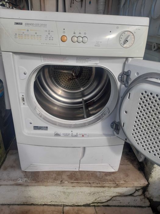 maquina de secar roupa Znusy com goveta para desocupar 150€