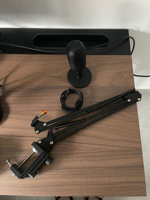 Microfone Razer Seiren V3 Mini Preto + Braço