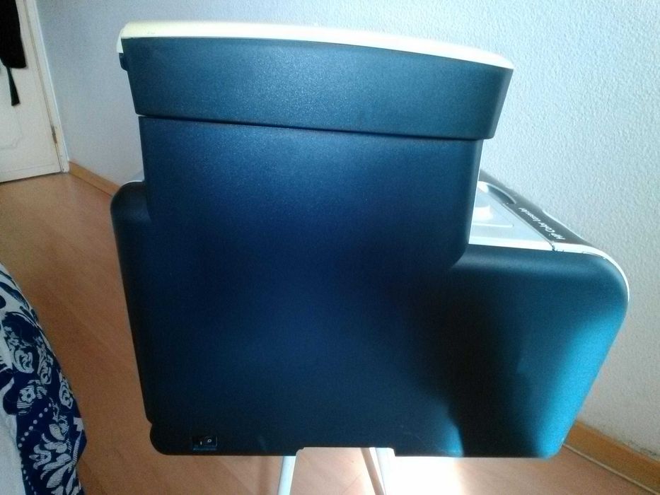 Laser Multifunções a Cores HP CM1312 MFP