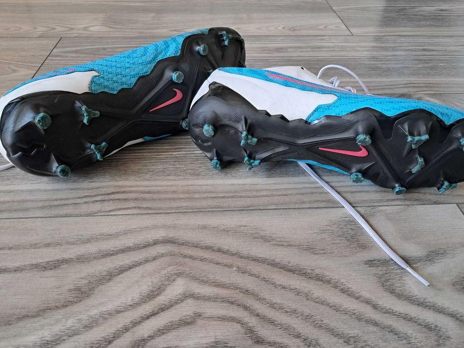 Buty do piłki nożnej korki rozm 42-43 Nike