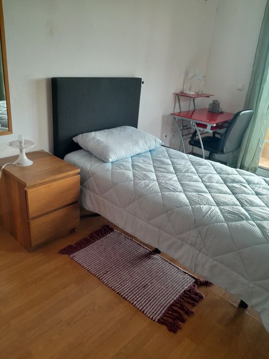 Quarto   Estoril (inf.só telefone)