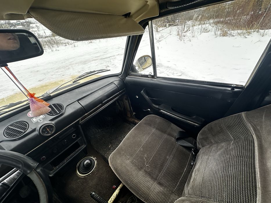 Жигулі ваз 2106.