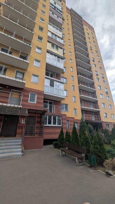 Продаж 3-х кімн. квартири в Голосіївському р-н., вул. Максимовича Михайла 9, М Васильківська , єВідновлення