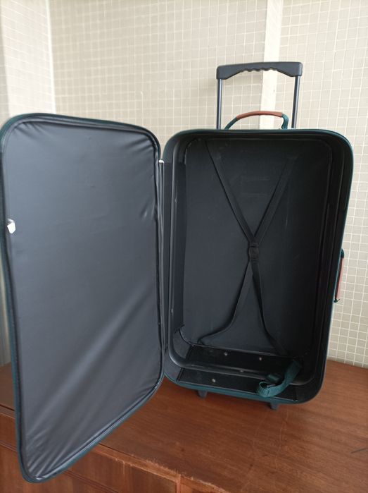 Trolley marca Leadermoda, em tecido, medidas 63/40/22 cm, nova.